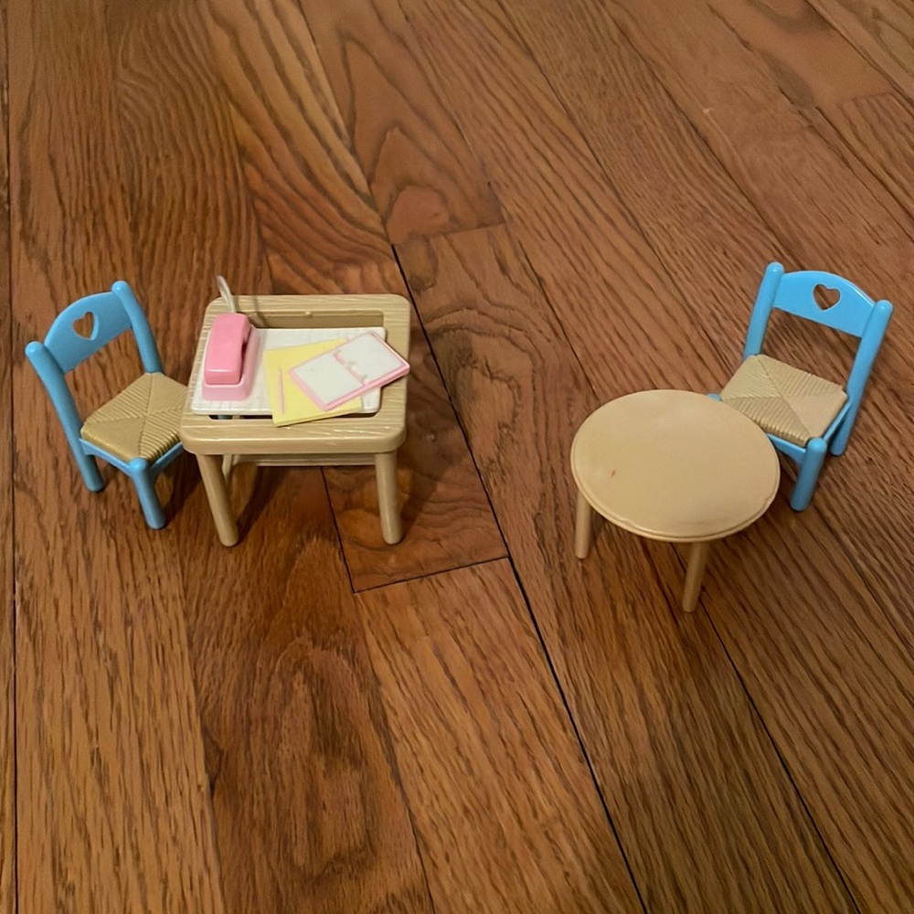 FISHER PRICE LOVING FAMILY Round Table, Square table, 2 Chairs and Phone Center